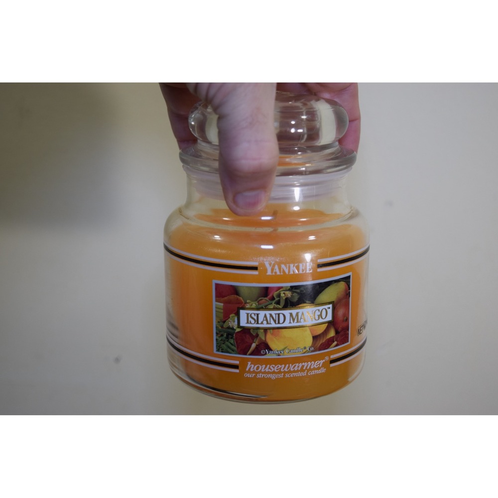 Yankee Candle Housewarmer Island Mango 14.5 oz Scented Jar Candle 114535